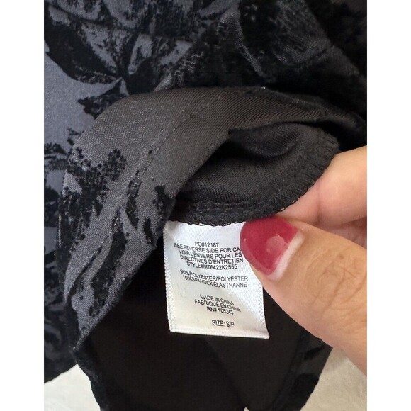 Bobeau Black & Velvet Floral Cold Shoulder Tunic Top Women's Small S - Picture 8 of 8